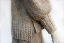 Last inn bildet i Galleri-visningsprogrammet, Strikket genser